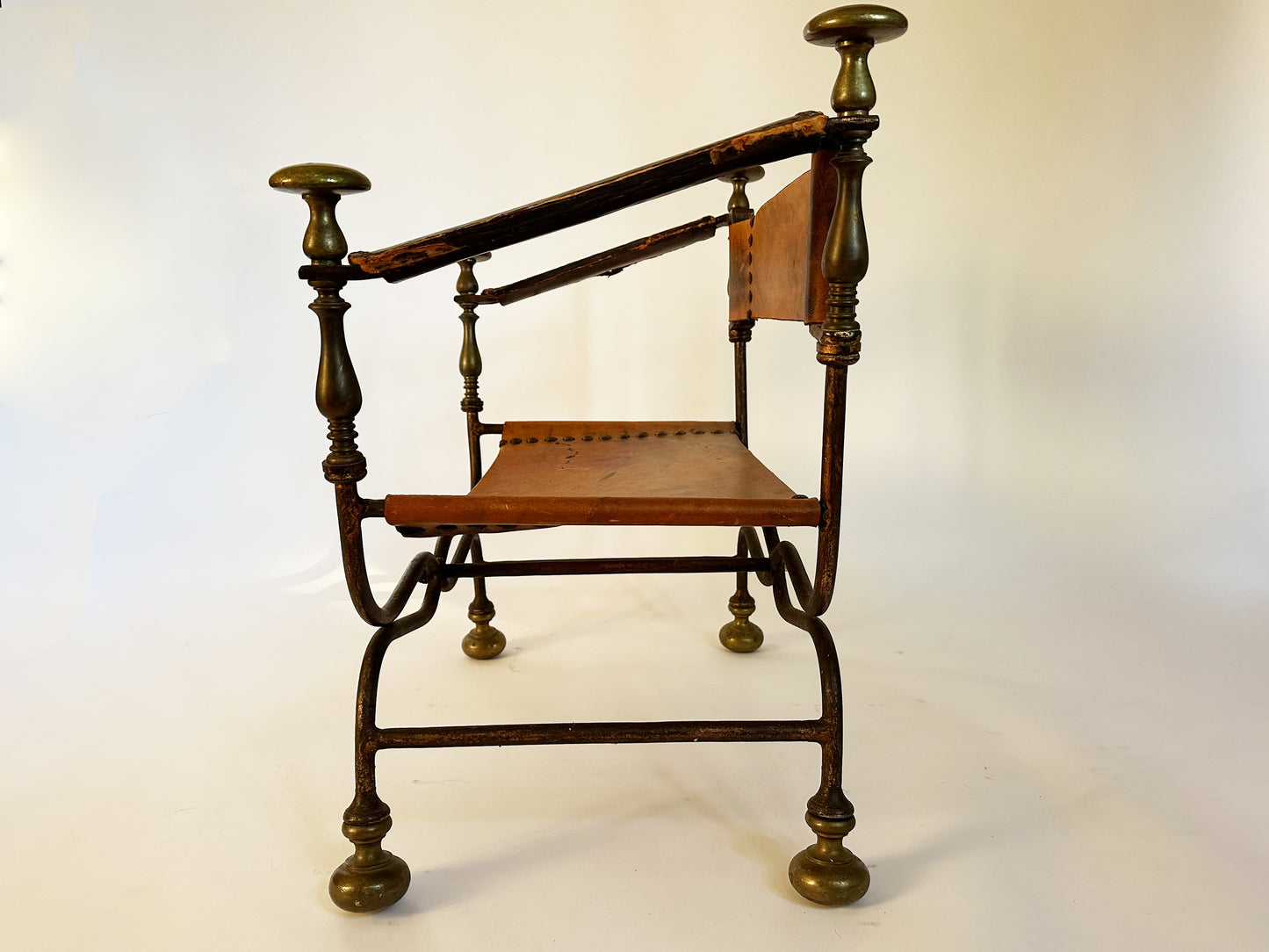 Antique Chair 19th Century Savonarola Leather Antique Chair