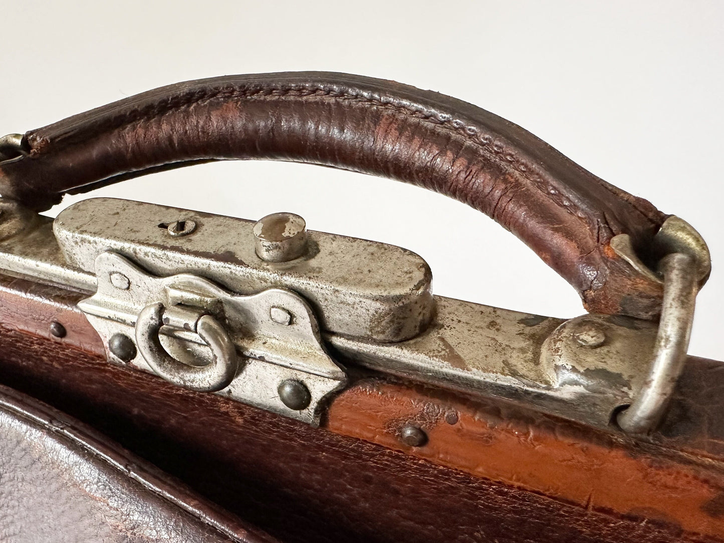 Antique Doctors Bag Antique Medical Bag Distressed Leather Doctors Office Décor Veterinarian Décor Primitive Decor